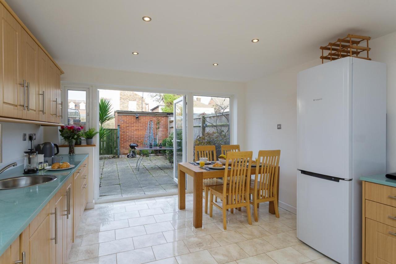 Best Price! Large Home For 4 - Smart Tv - Comfy Beds - Garden - 4 Single Beds Or 2 Doubles! Portsmouth Exterior foto